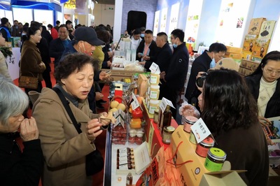 江蘇330種名特優(yōu)農(nóng)產(chǎn)品驚艷展銷，春茶竹筍小龍蝦成亮點(diǎn)